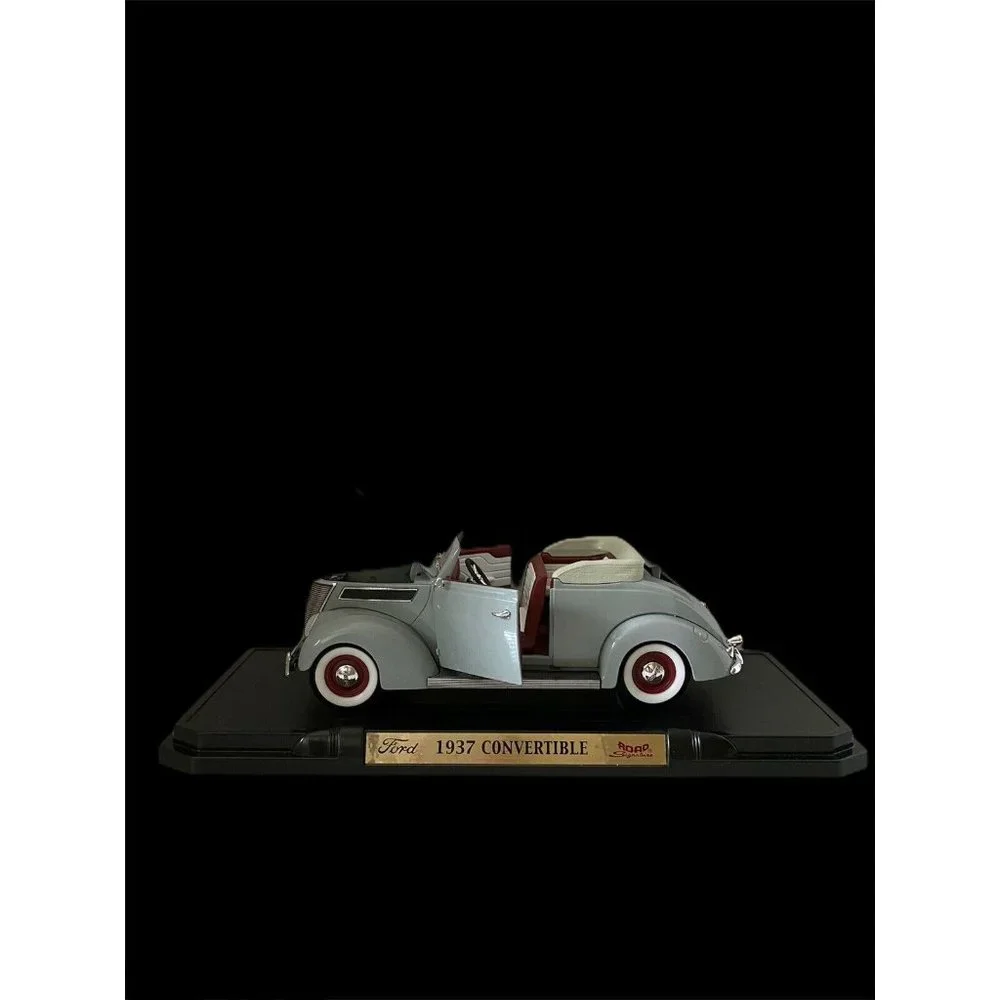 Road Signature 1:18 1937 Ford V-8 Convertible